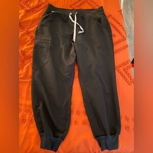 Figs LP black joggers